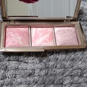 Hourglass Ambient Lighting Blush Palette